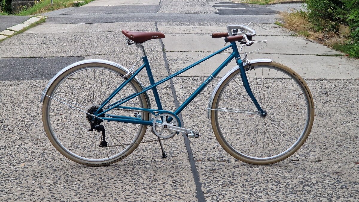 Zánovní městské kolo v retro stylu
