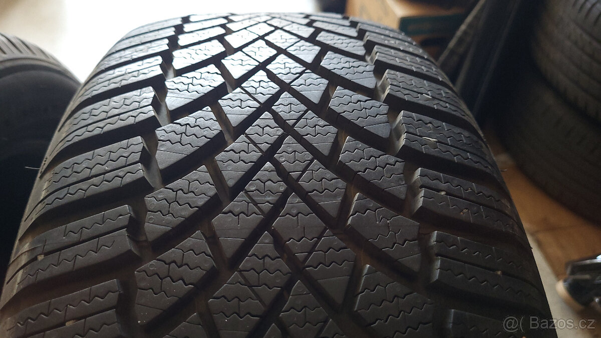 Téměř nejeté zimní Bridgestone LM005, 225/50/18, sada