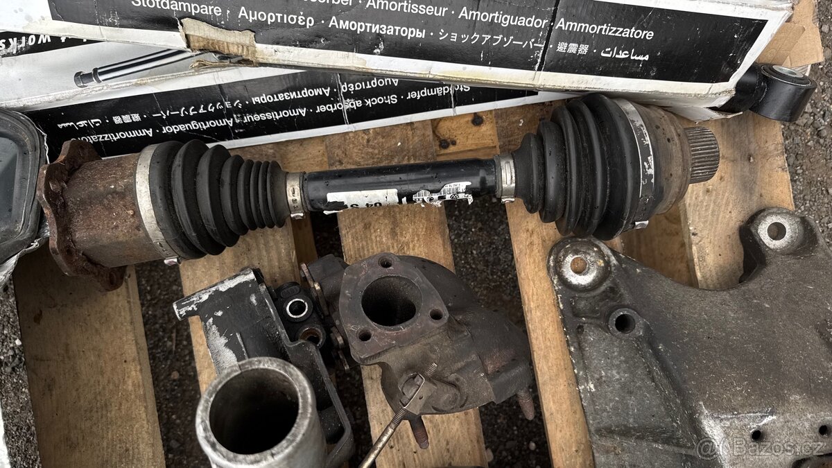 8K0407271Q Poloosa s klouby přední Audi A4, A5