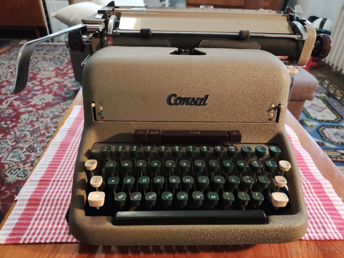 Psací stroj Consul včetně obalu