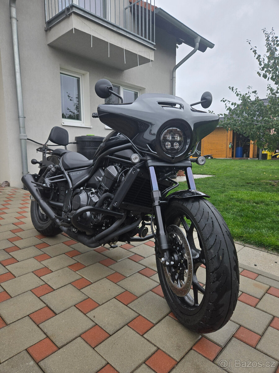 Prodám nově zajetou Hondu Rebel 1100, mraky doplňků