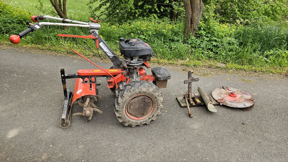 Malotraktor s rotavátorem