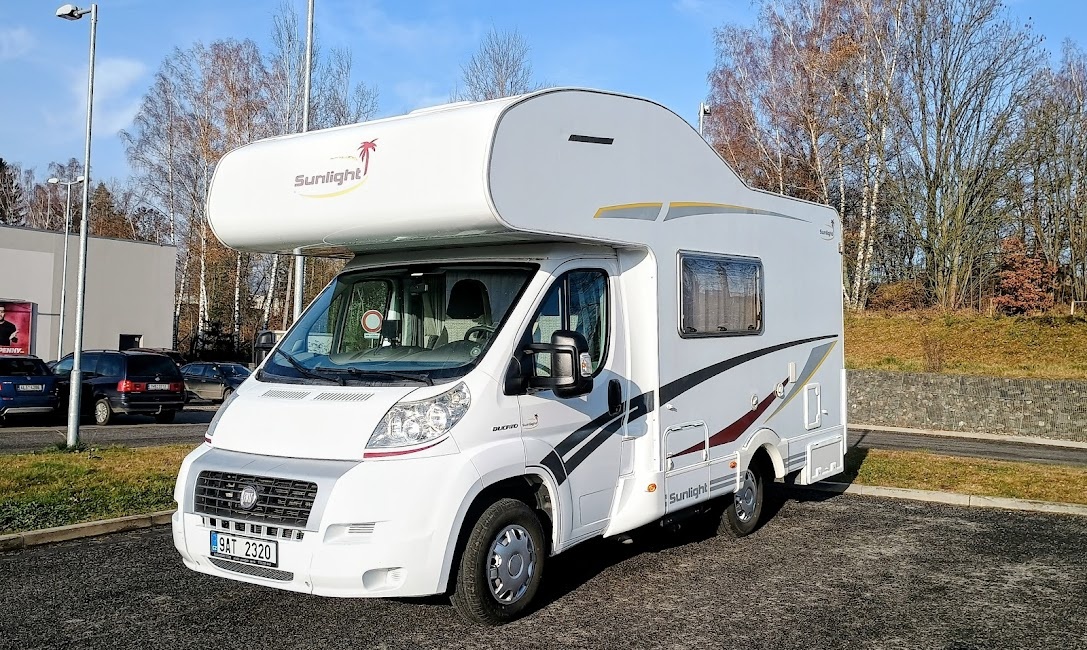 Fiat Ducato / Sunlight, alkovna pro 6 osob, tažné, markýza