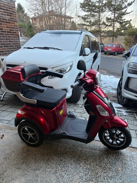 Invalidní elektrický vozík