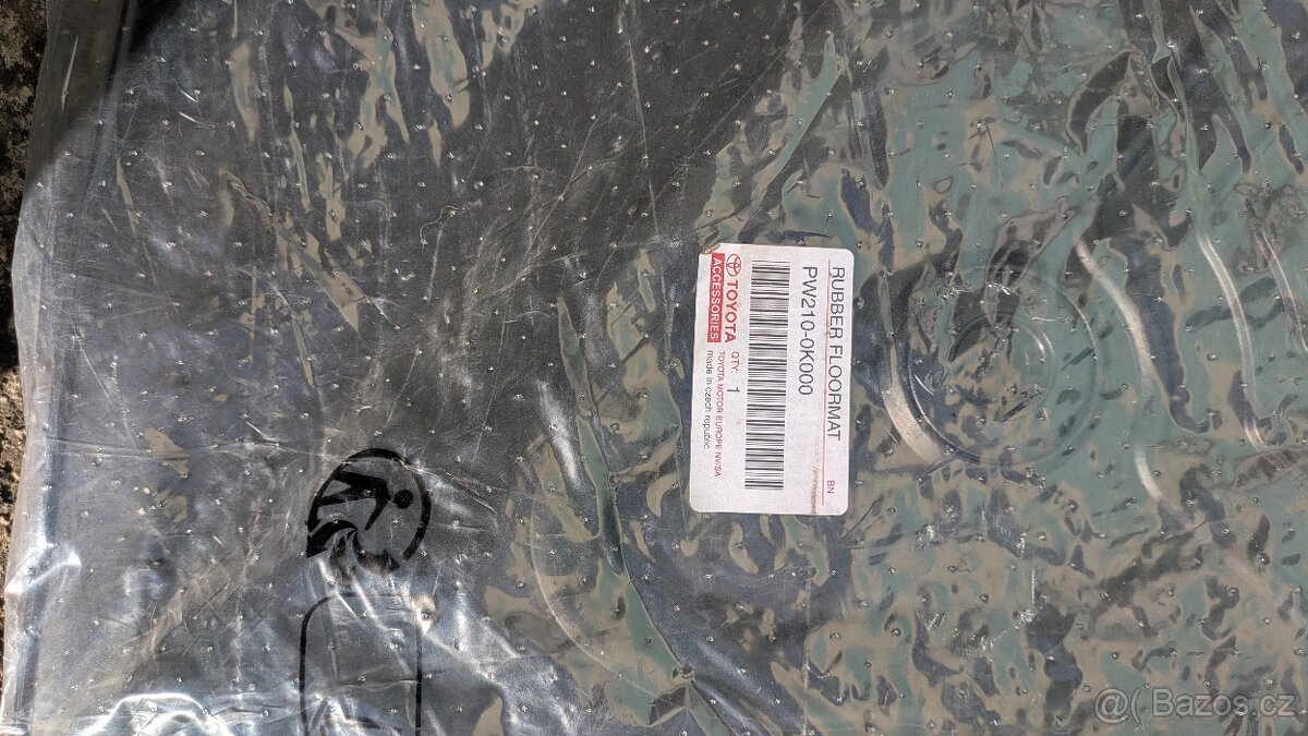 Toyota Hilux orig. gumové koberce