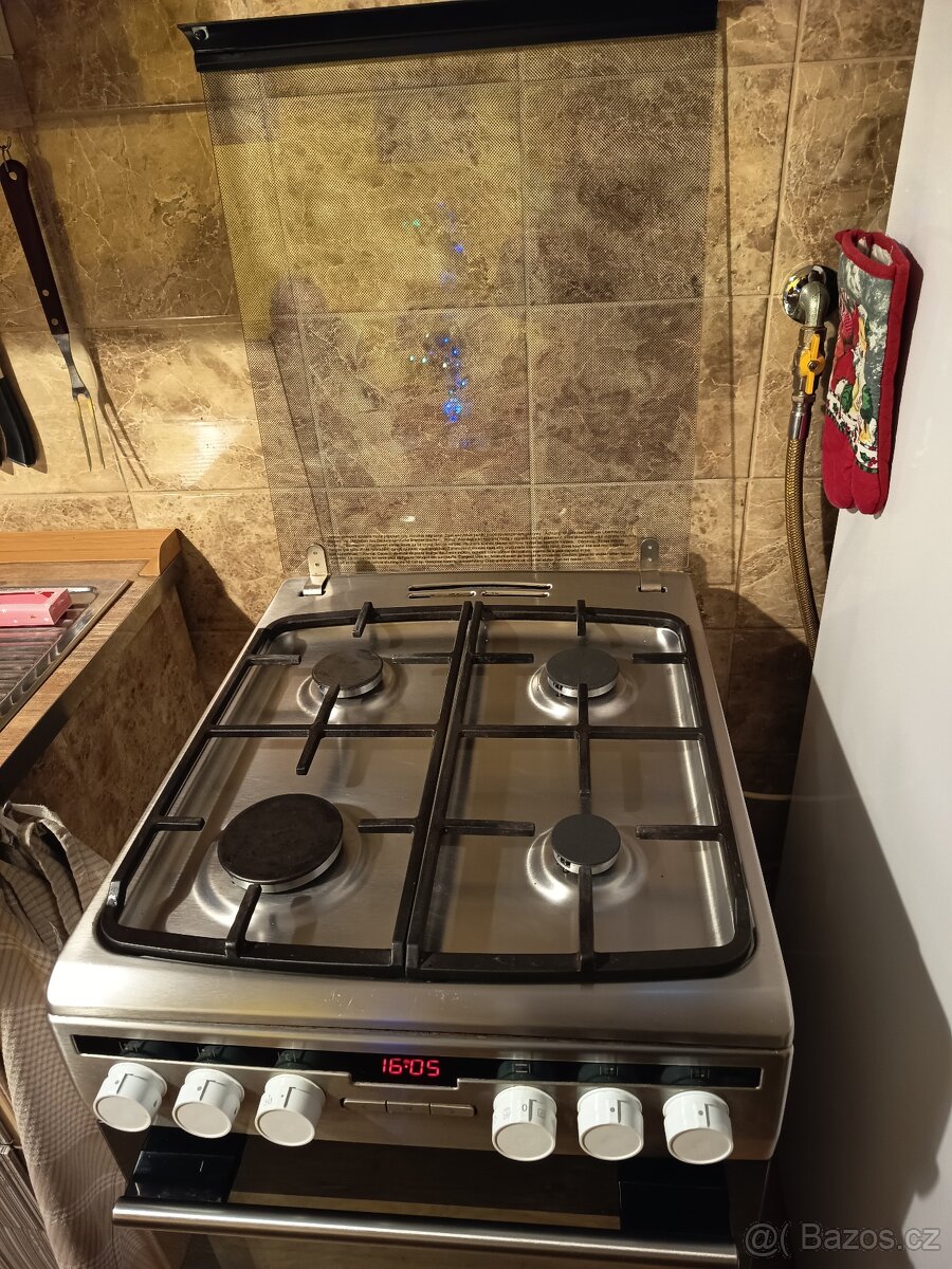 Horkovzdušný kombinovaný sporák