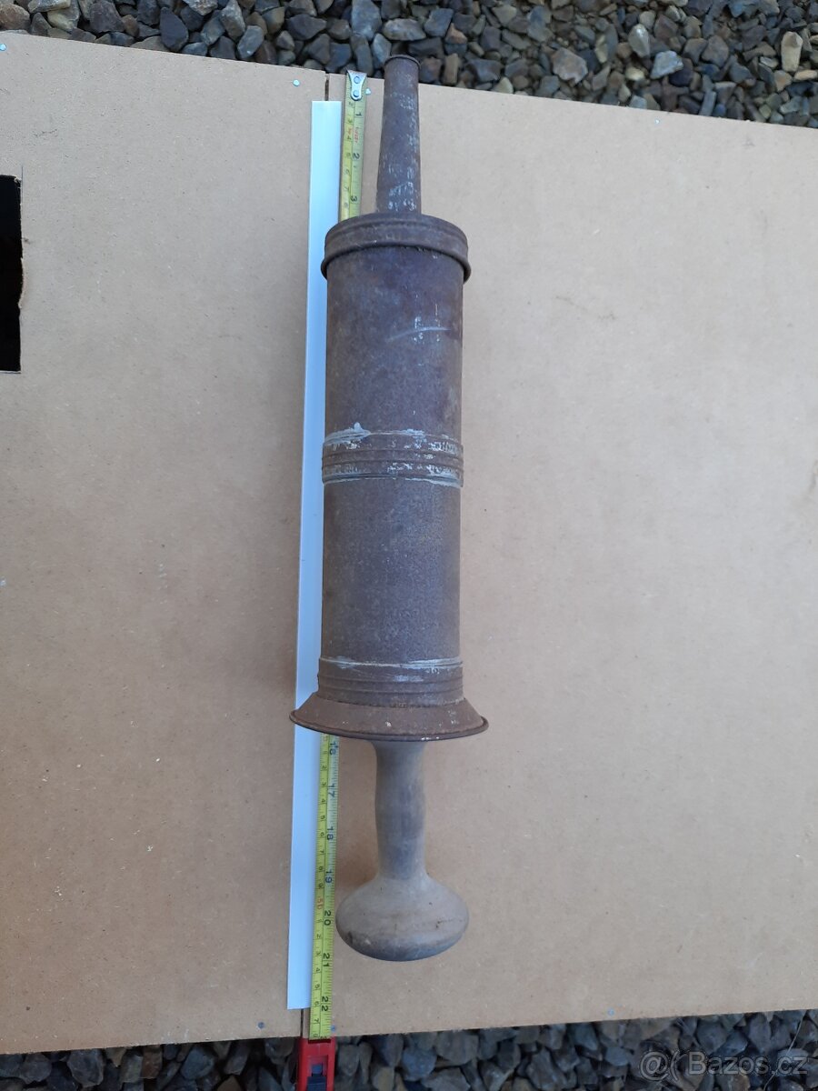 Starožitná plnička jitrnic