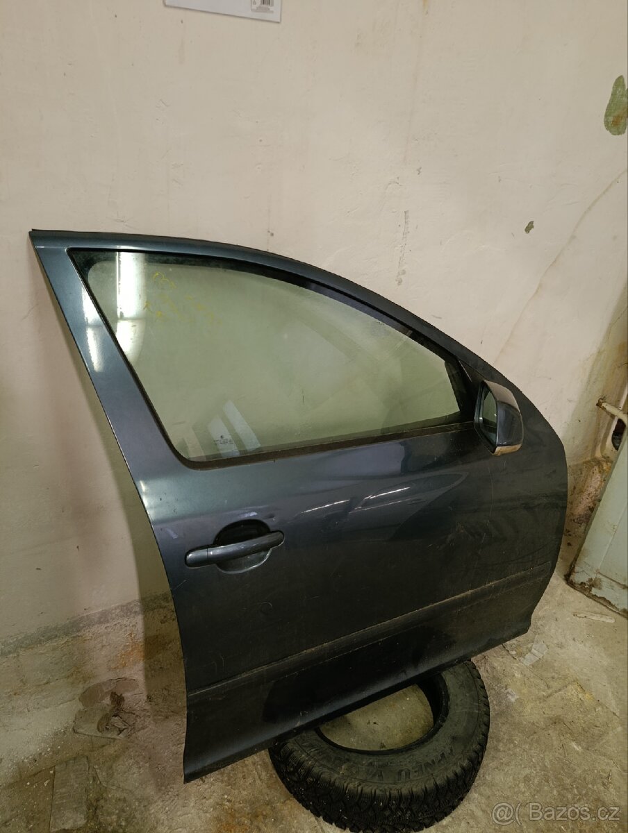 Škoda Octavia 2 přední pravé dveře modrá