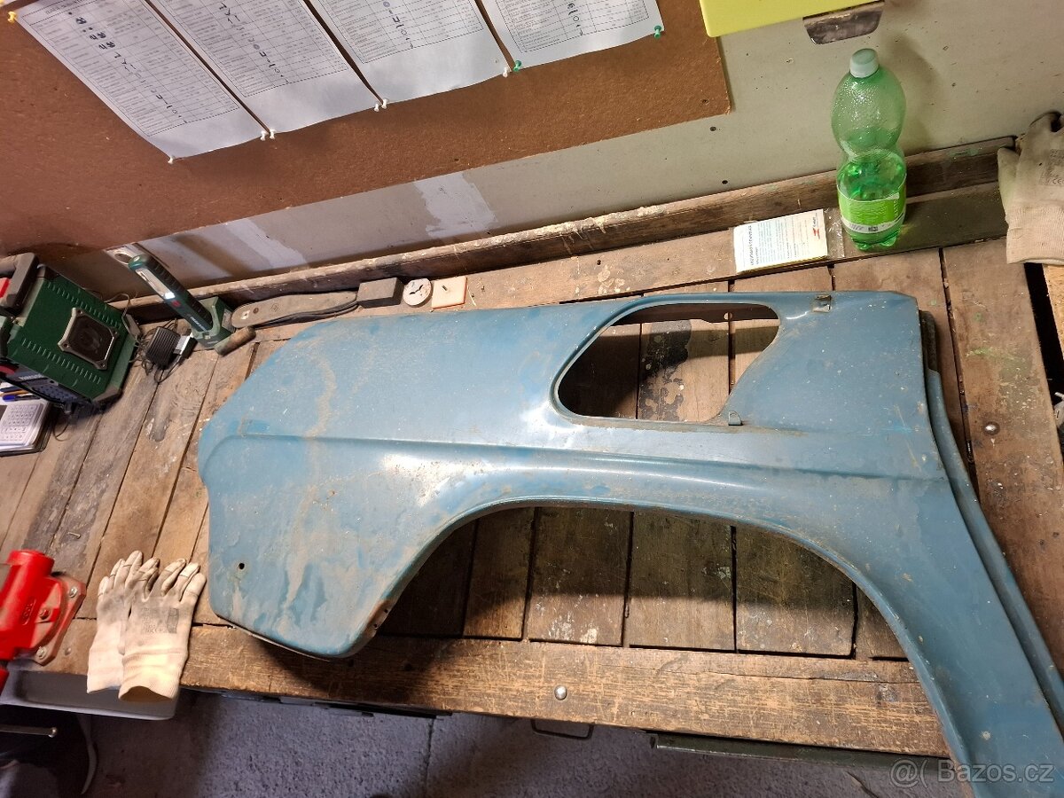 Pravý zadní blatník Škoda 1000MB 1964 - 1966 žábrový