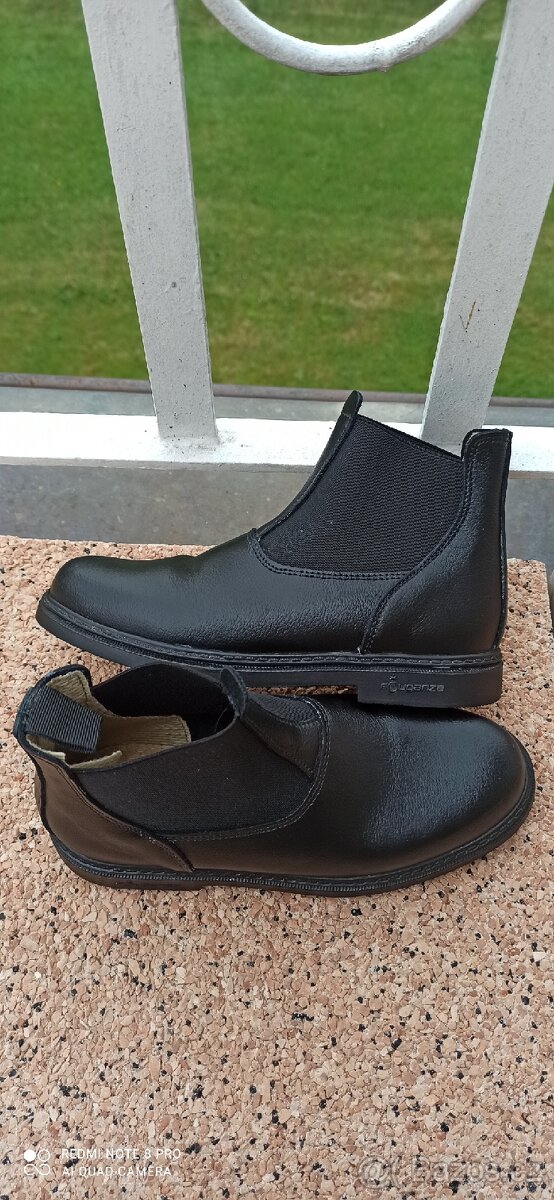 FOUGANZA - jezdecká perka vel.34 (kůže)