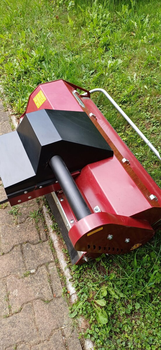 Cepákový mulčovač MC100