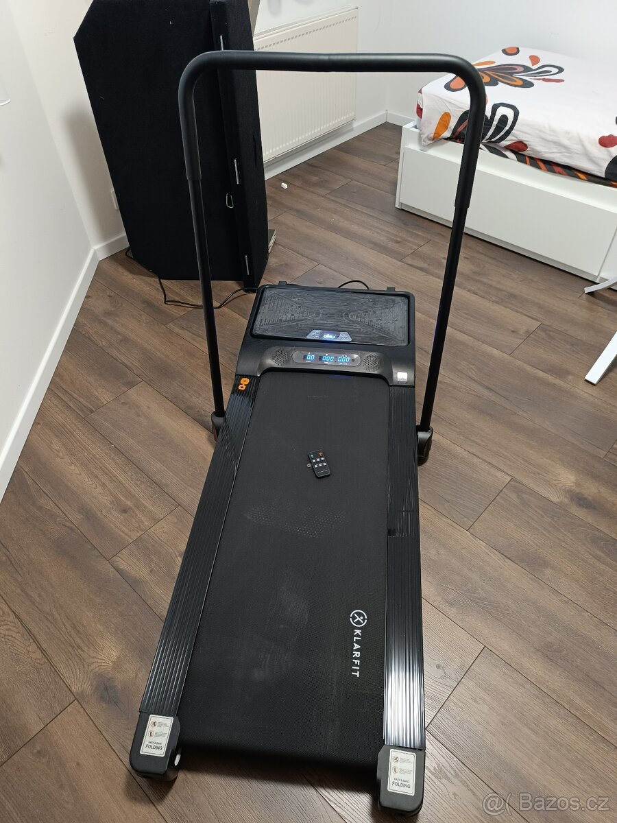 SLEVA Běhací pás skládací/kompaktní Klarfit