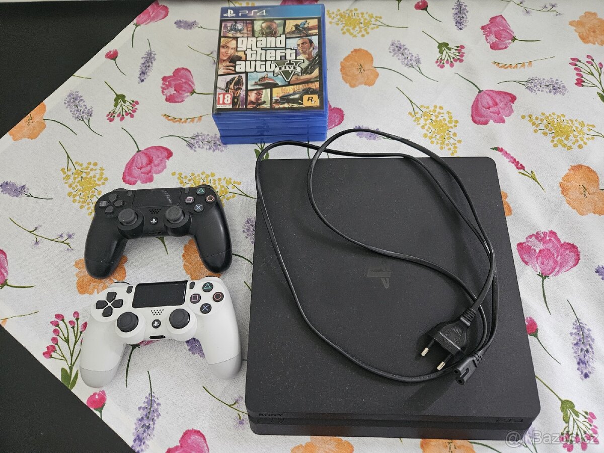 PlayStation 4 Slim 1tb + 2 ovladače + hry