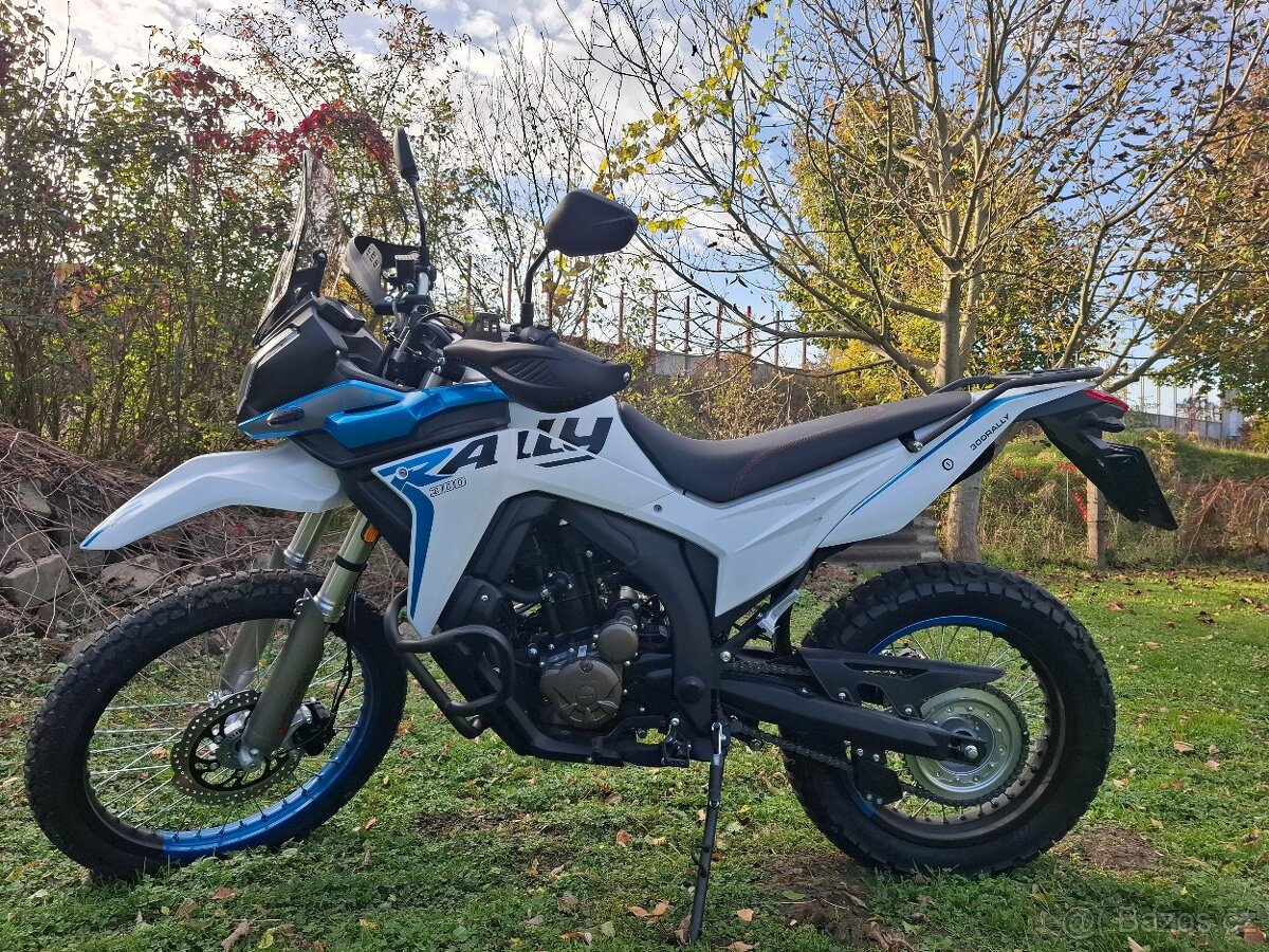 VOGE 300 RALLY - najeto 650 Km - jako nové