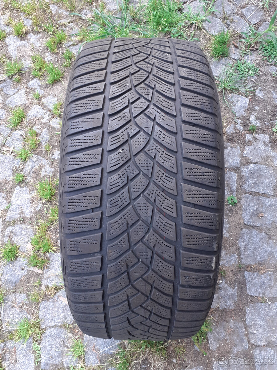 1ks zimní pneu 235/45/18 good year ultragrip - 5mm