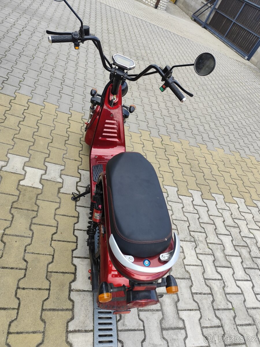Nabízím elektro skútr