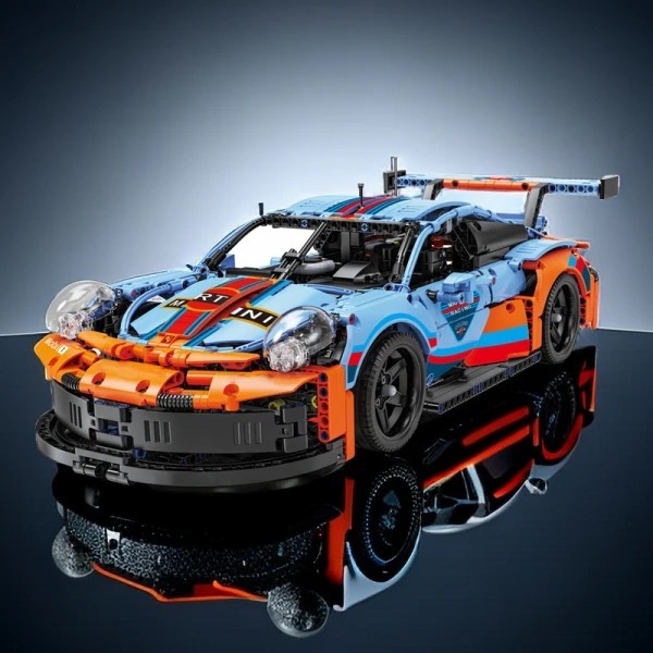 NOVÉ Porsche 911 RSR - 1680ks kostek