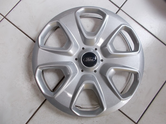 1x poklice 15" originál Ford Fiesta