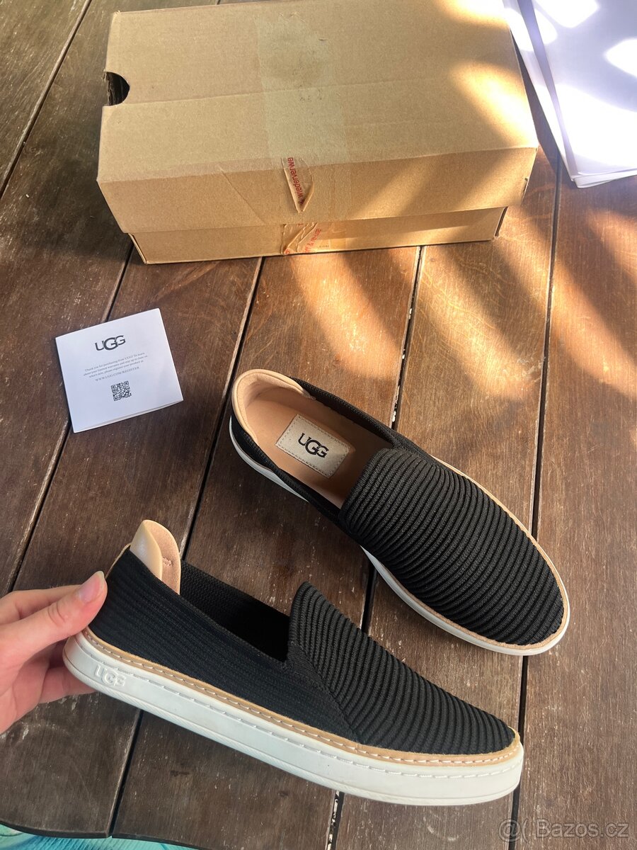 UGG slip-on boty 37 ( sedí spíš 36,5 )