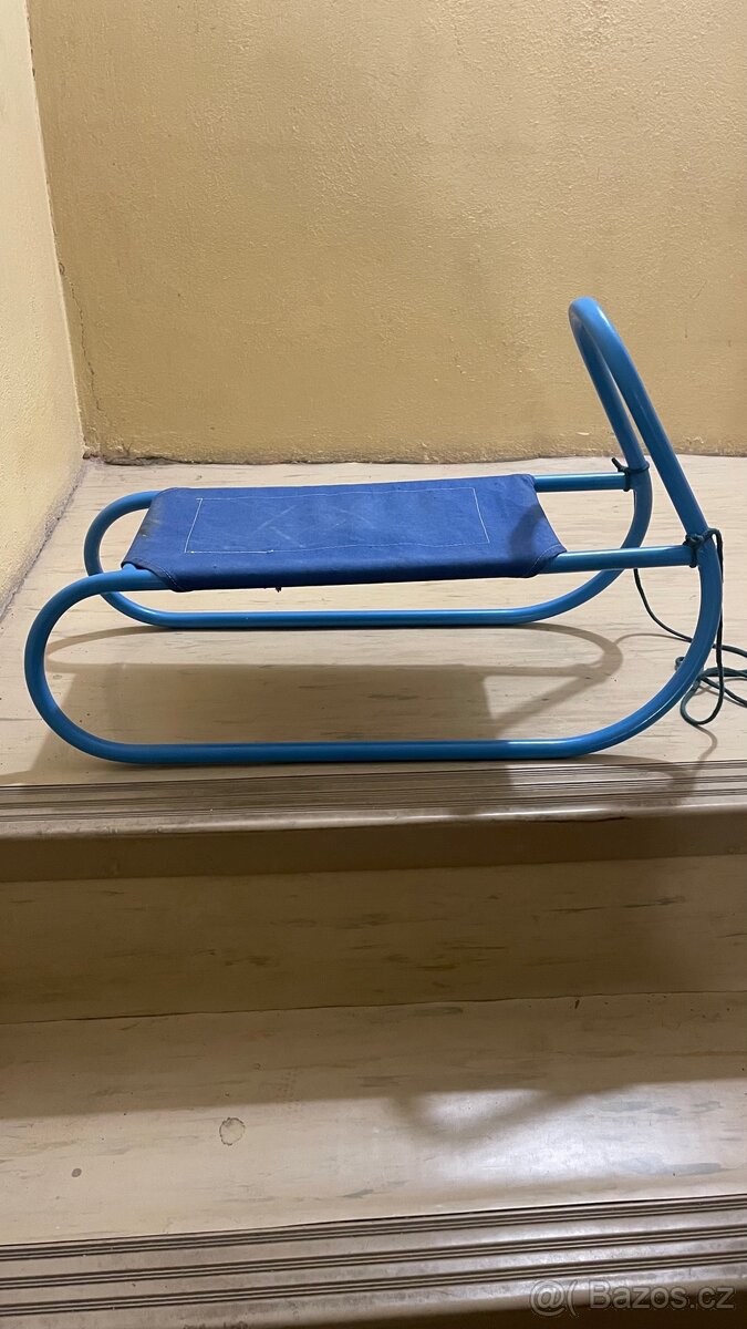 Dětské kovové sáňky