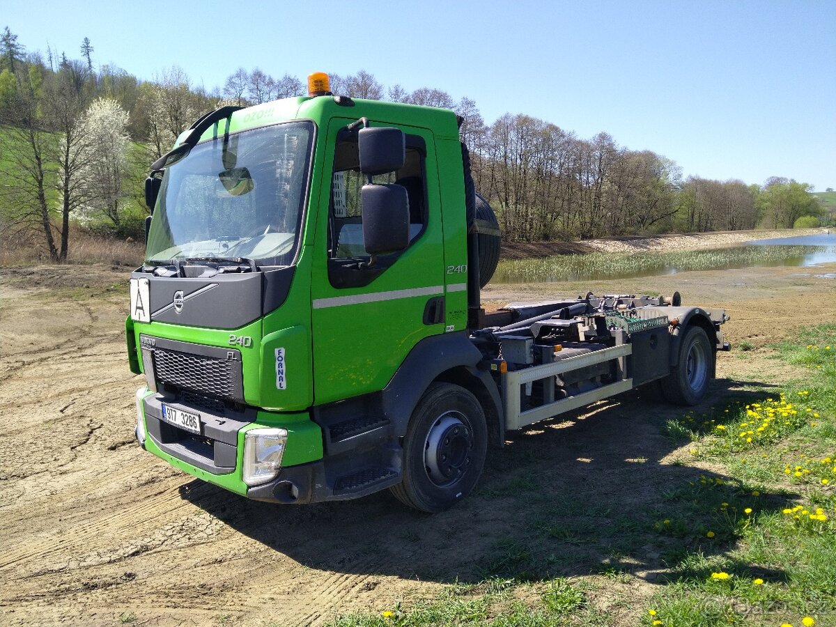 Volvo FL 240 hákový nosič kontejnerů