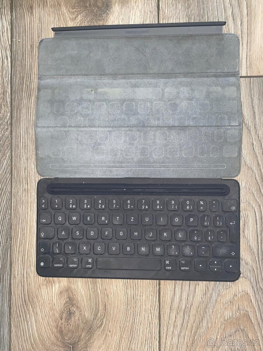 Pouzdro s bezdrátovou klávesnicí s magnetickým uchycením pro