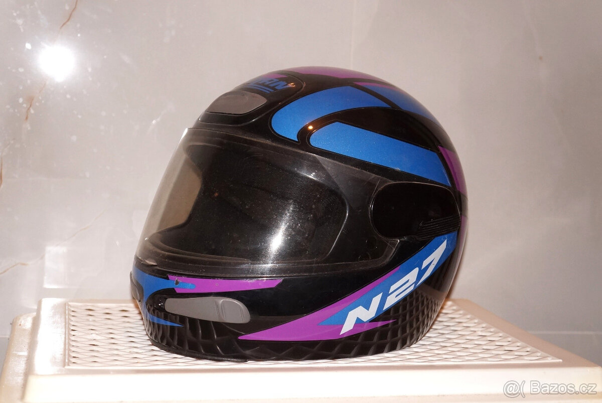 Helma na motorku L motocyklová přilba Nolan vel. L (60cm)