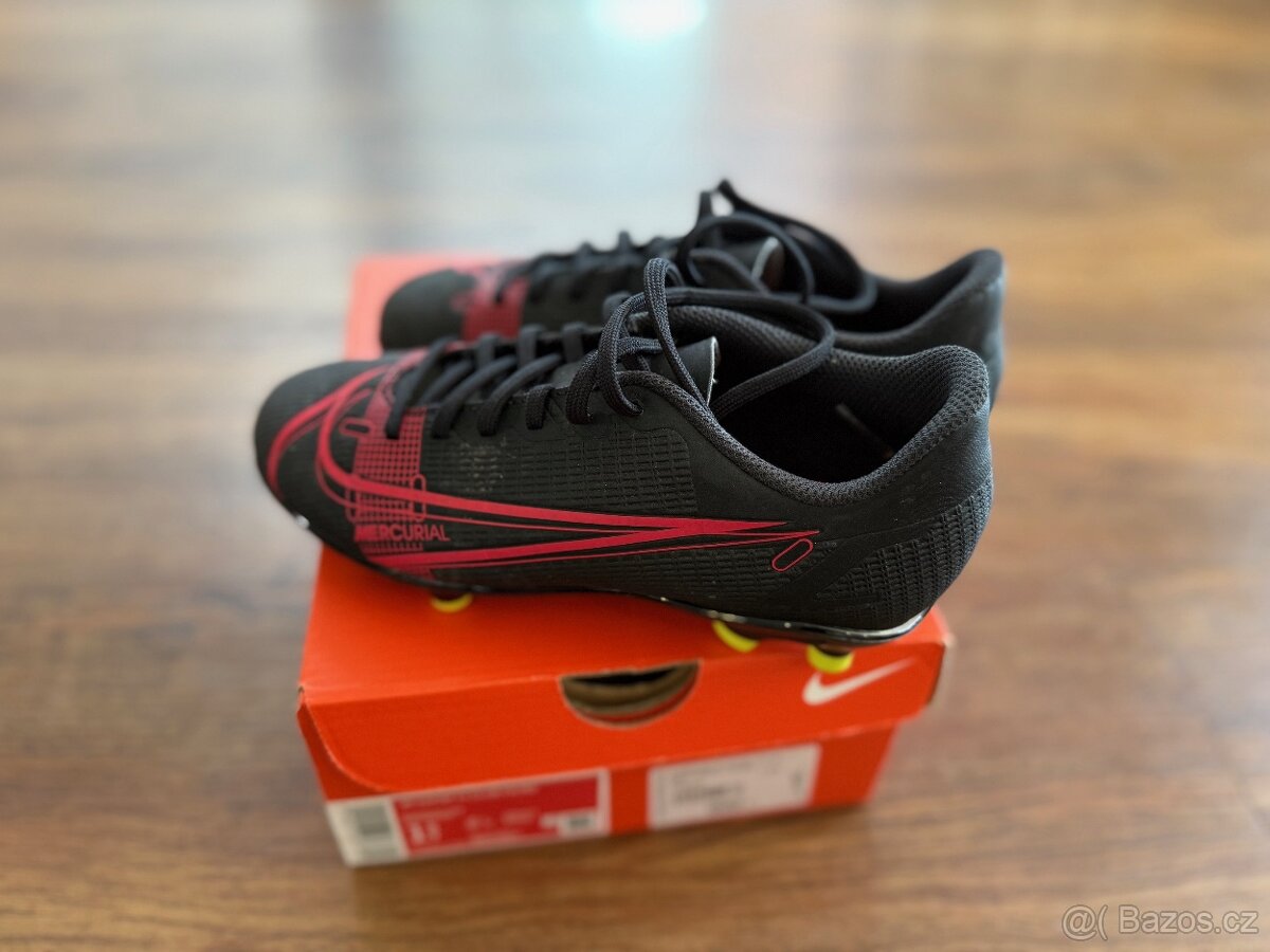 Dívčí kopačky NIKE - vel. 33
