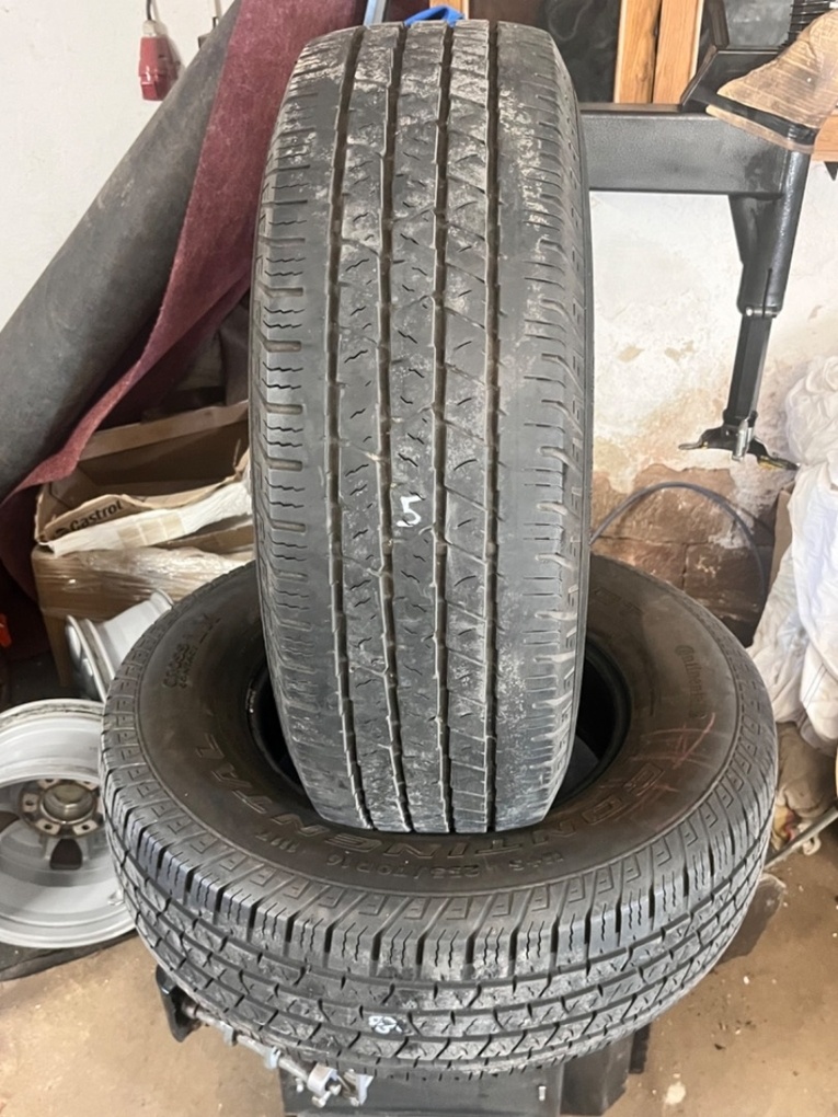 2ks. 225/70 R16 M+S pneu Continental - Ford Ranger