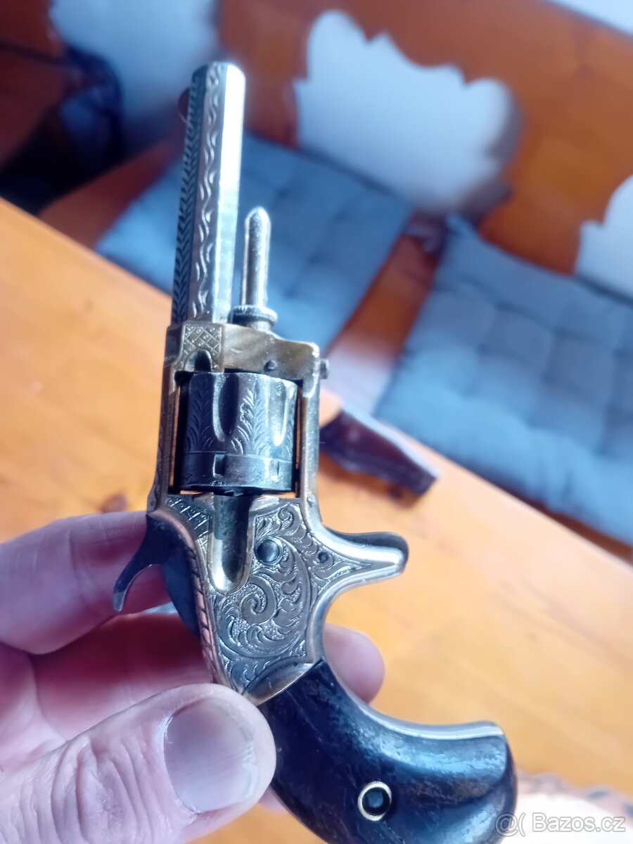 Historické revolvery kal.22 a 32