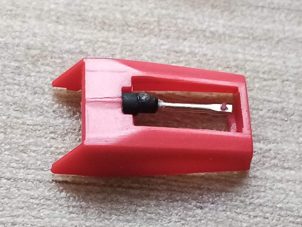 Nový hrot krystalové přenosky ST05/MG05 - červený