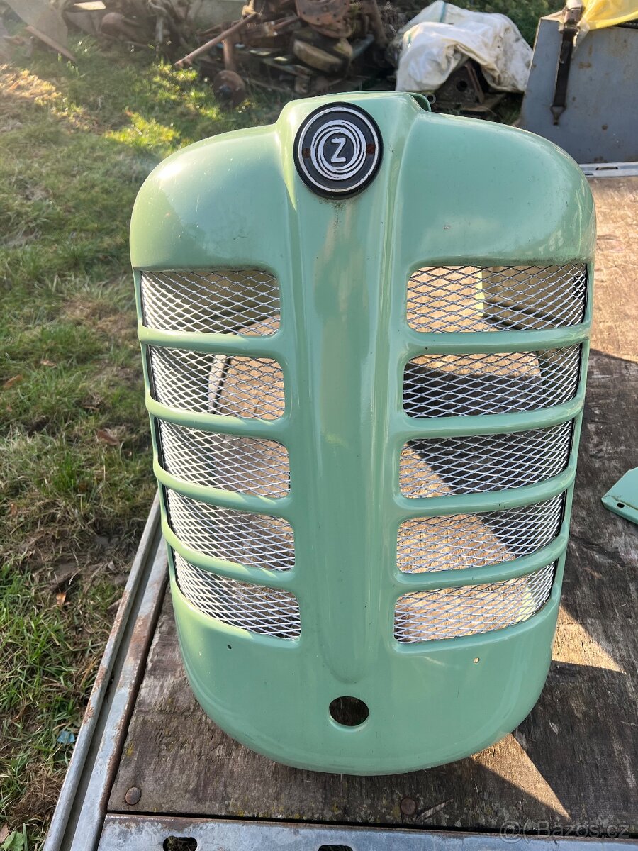 přední kapota zetor 2011 DOKONALÝ STAV