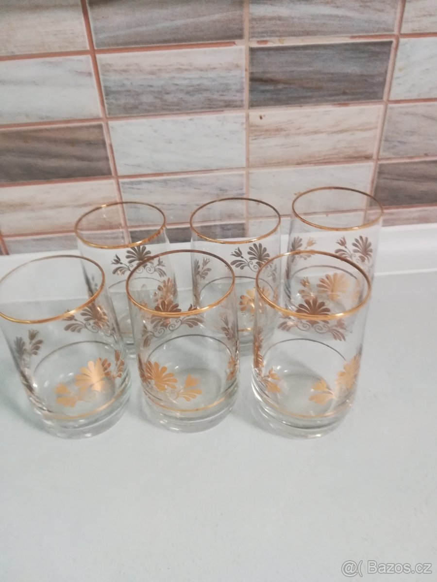 Různé sady keramiky a skla a broušené mísy