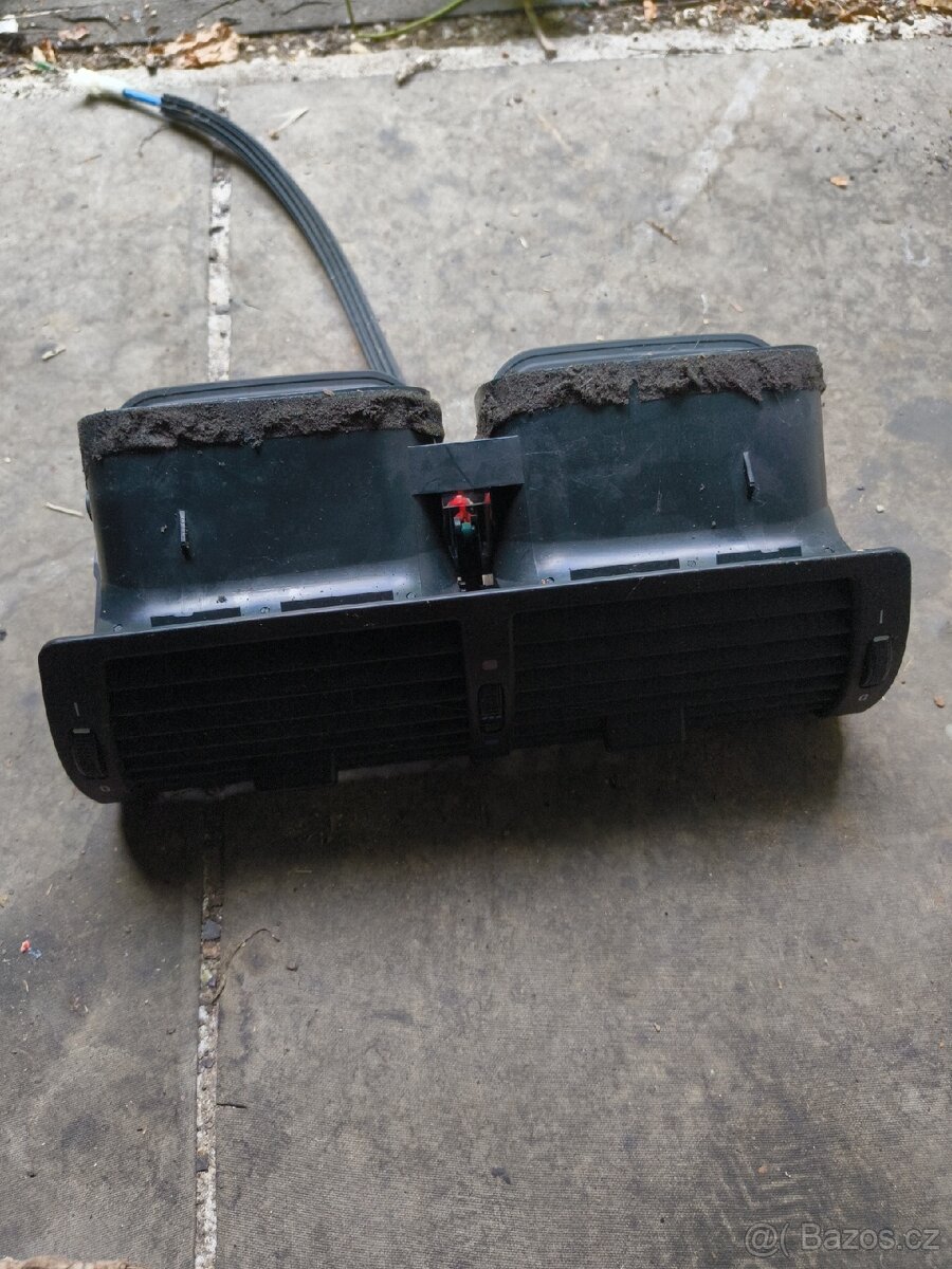 BMW X5 E53 výduch topení střední