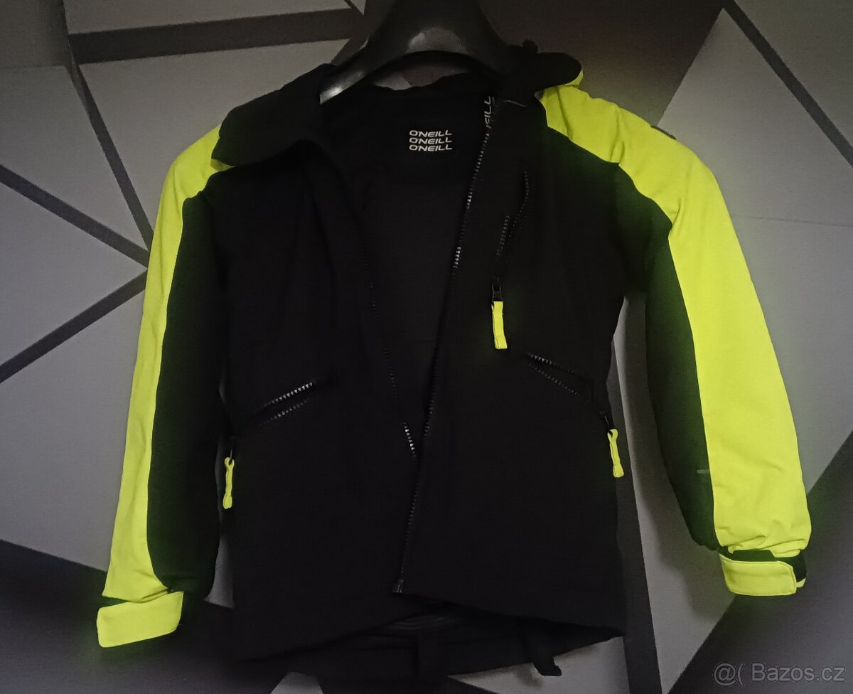 Dětská lyžařská bunda a boty