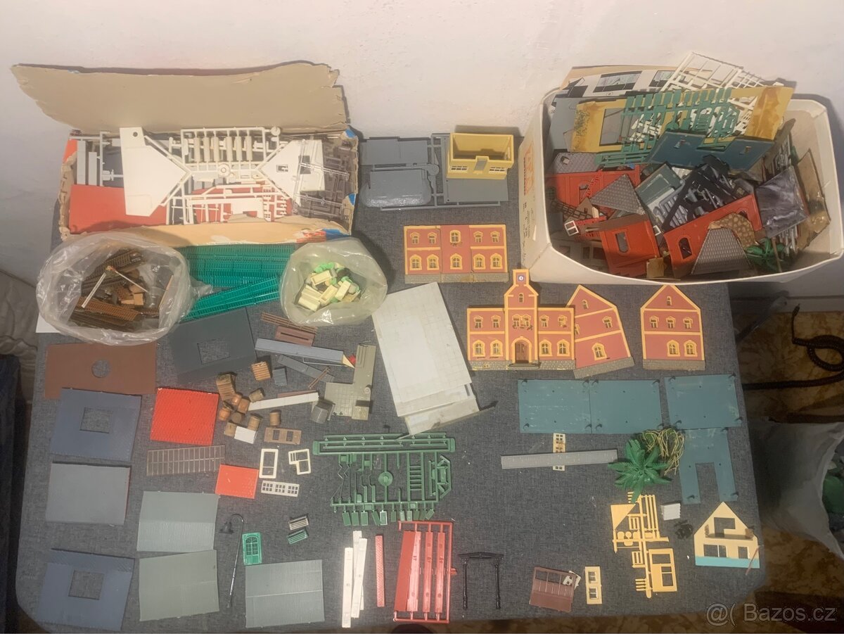 Set rôznych doplnkov k modelovej železnici