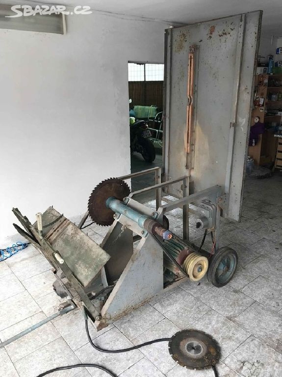 Cirkulárka s kolébkou a 3x kotouč.