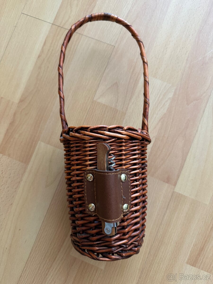 Košík na lahev + nožík