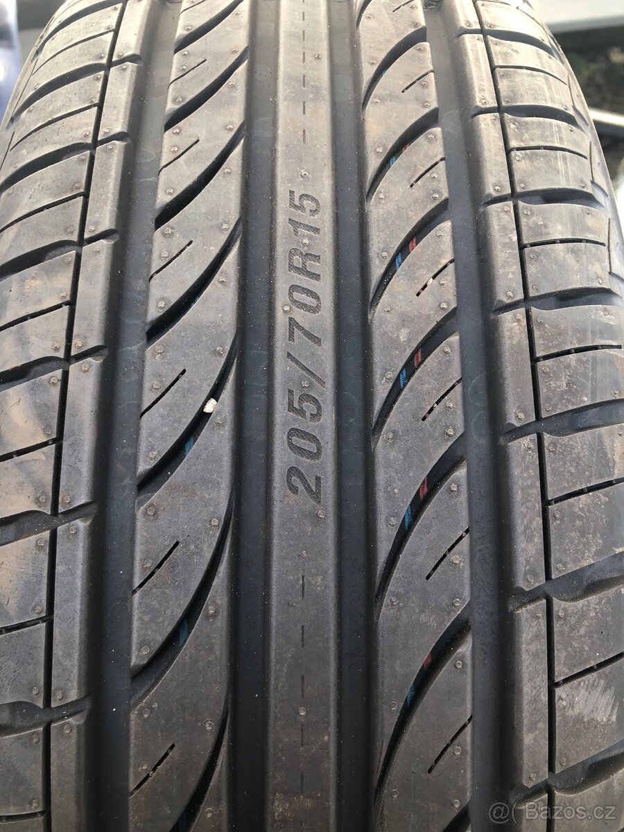 Pneu 205/70/15 96H Mazzini eco307