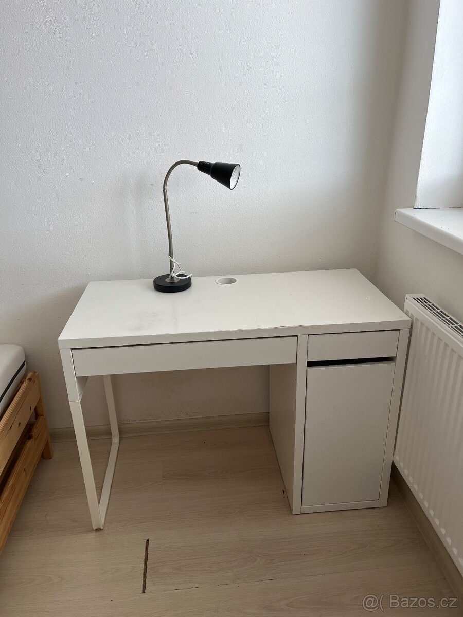 Psací stůl