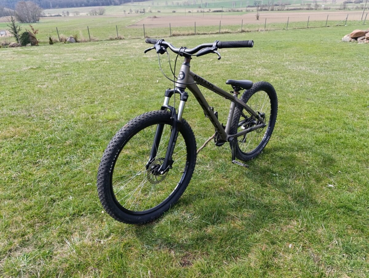 Kellys Whip 10 Uražená přehazovačka
