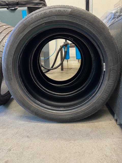 235/45/18V CONTINENTAL