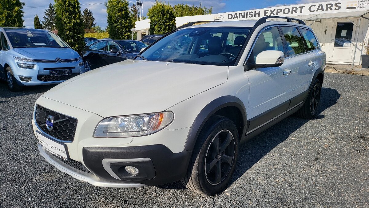 VOLVO XC70 2016 2.0D4 133kW SUMMUM,TEMPOMAT,VÝHŘEVY,SERVISKA