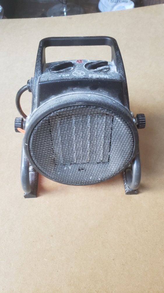 Elektrické topidlo Ferm EHM1003 2000 W