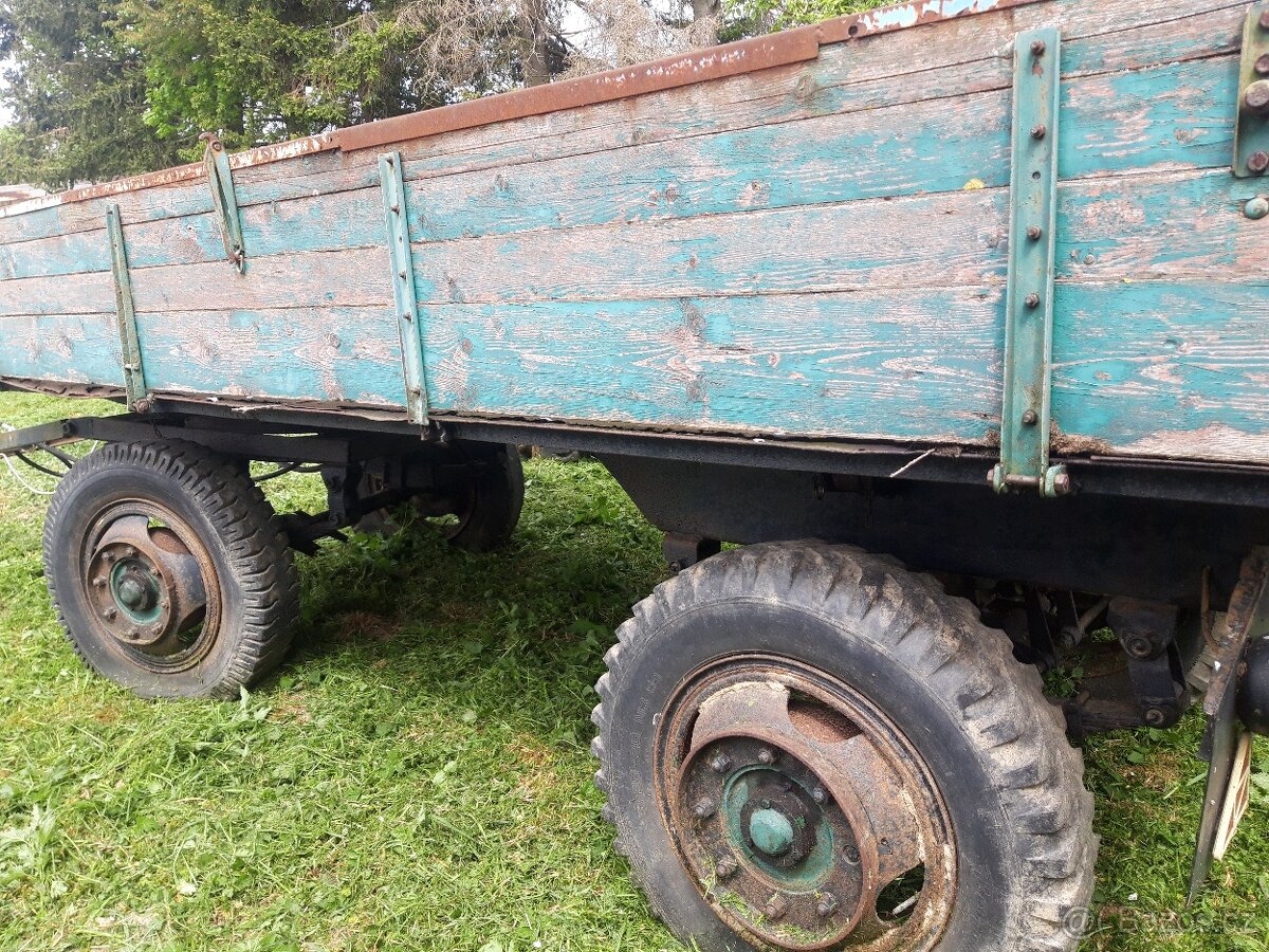 Vlek za traktor (rumunský)