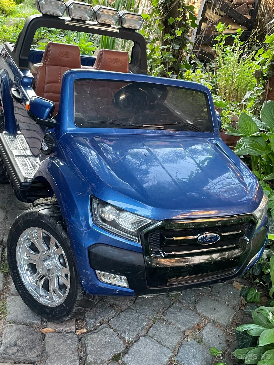 Ddětské elektrické auto.