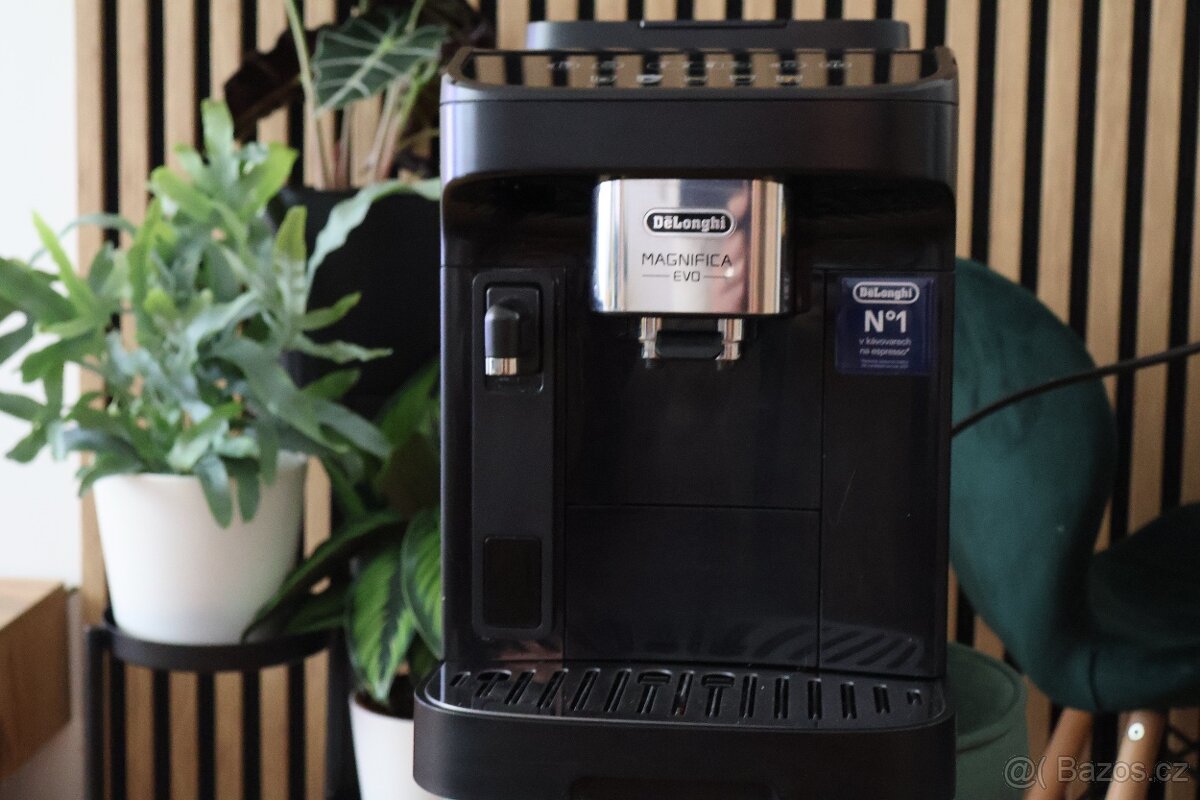 Automatický kávovar De’Longhi Magnifica Evo
