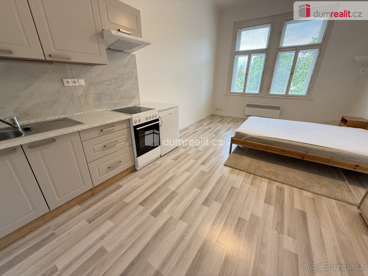 Pronájem bytu 1+kk 28 m2 P5 Smíchov po rekonstrukci cihla ne