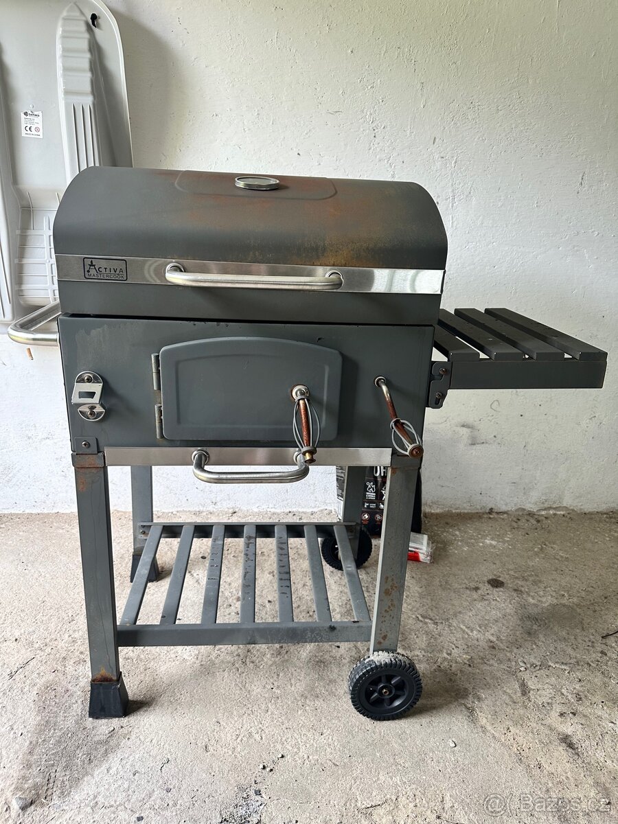 Grill na dřevěné uhlí Activa Mastercook