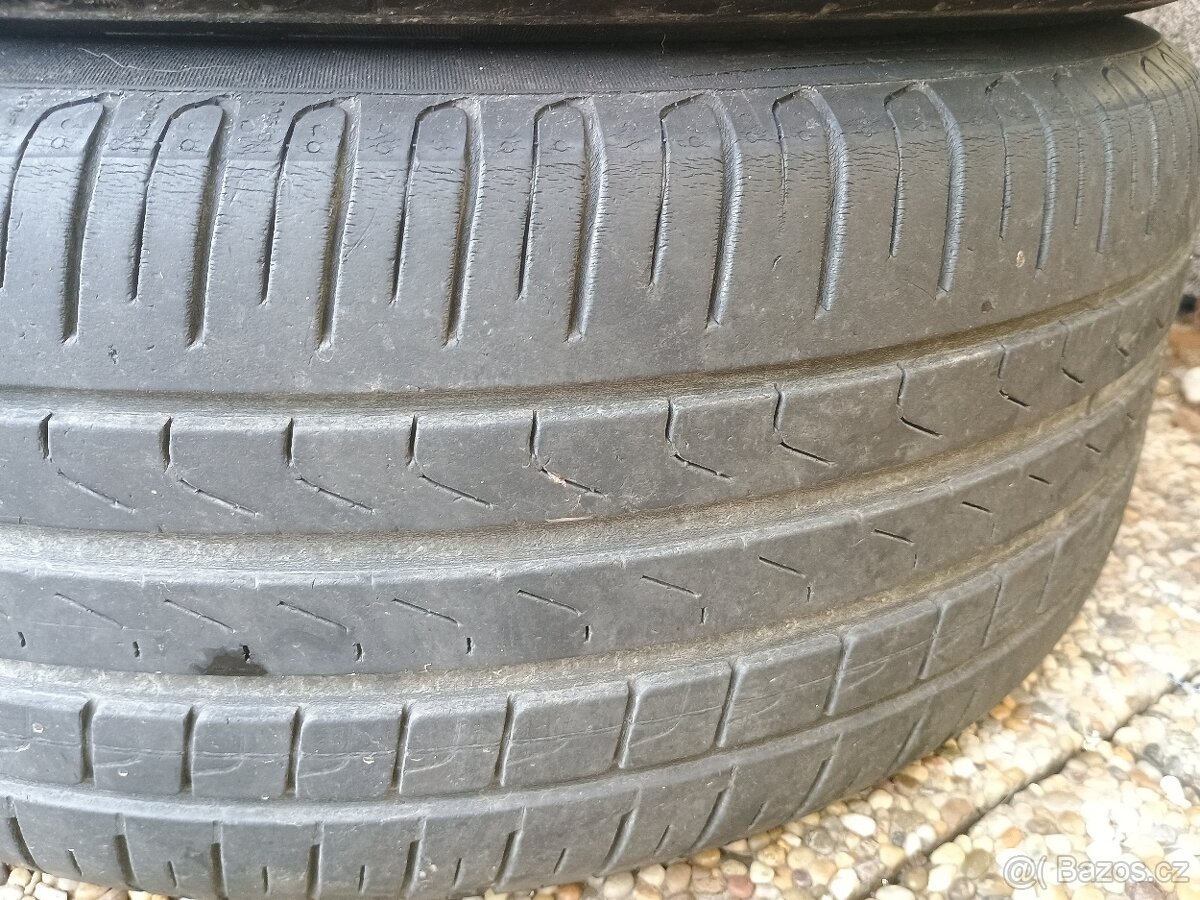 Prodám pneumatiky Pirelli Cinturato P7 235/45R18